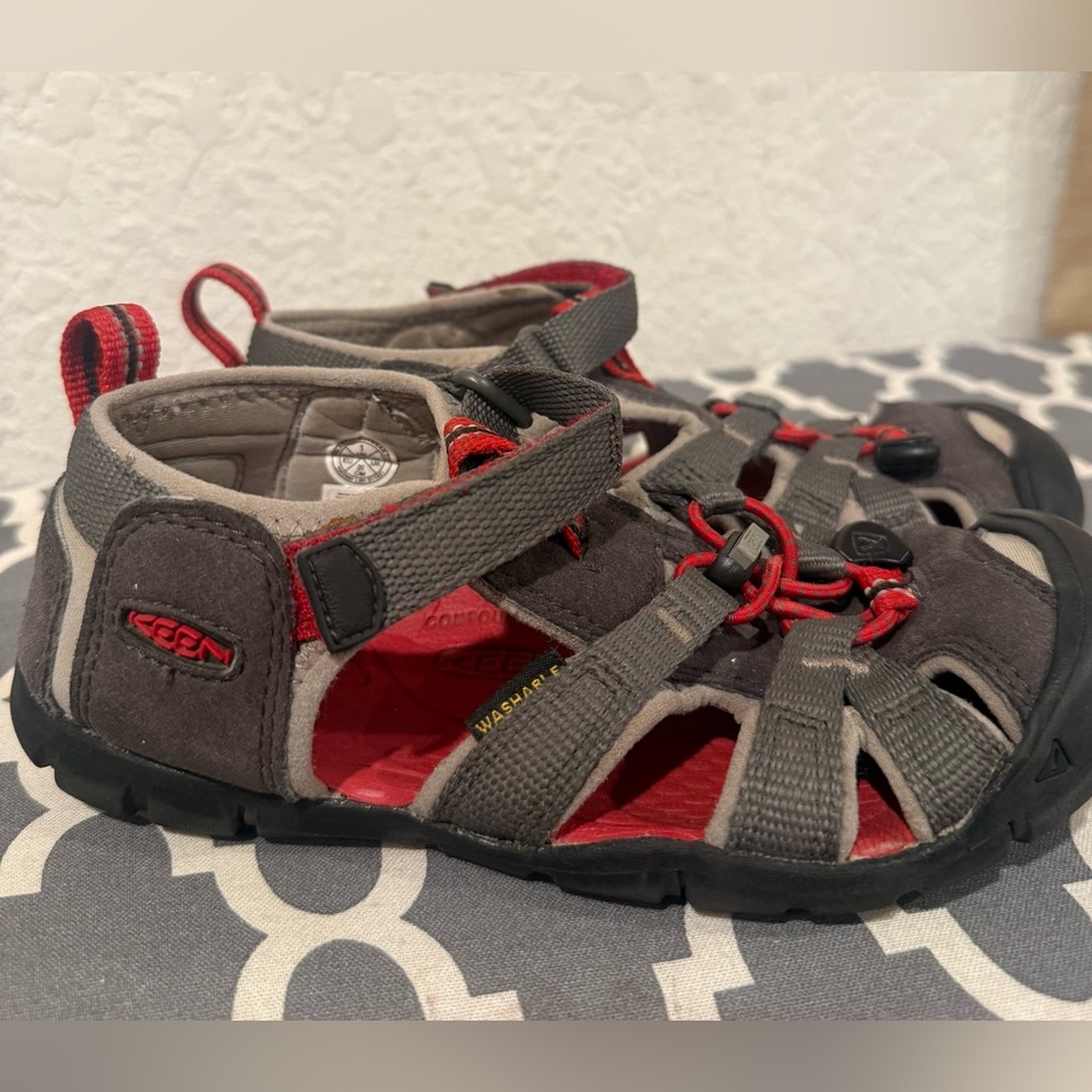 Keen Size 1 newport H2 sandals